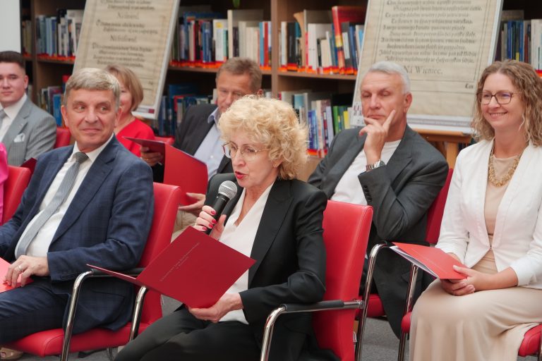 Osoby czytające dzieła Jana Kochanowskiego