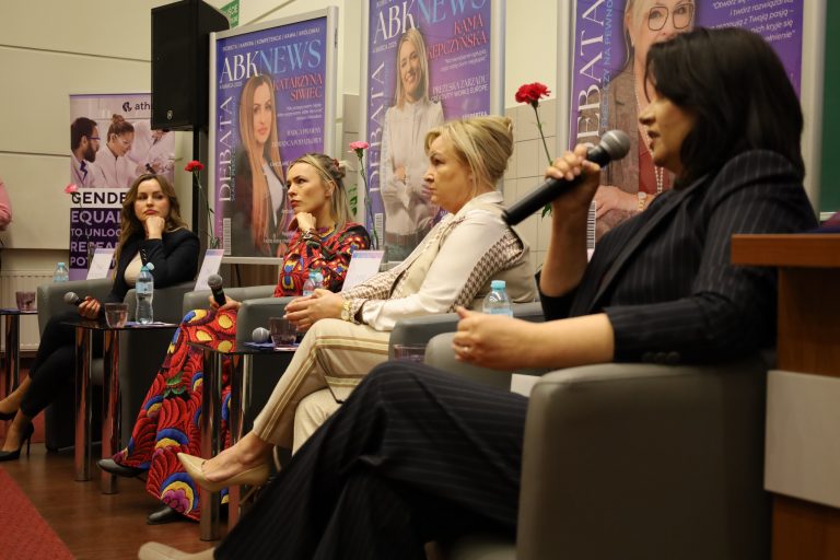 Uczestniczki panelu dyskusyjnego.