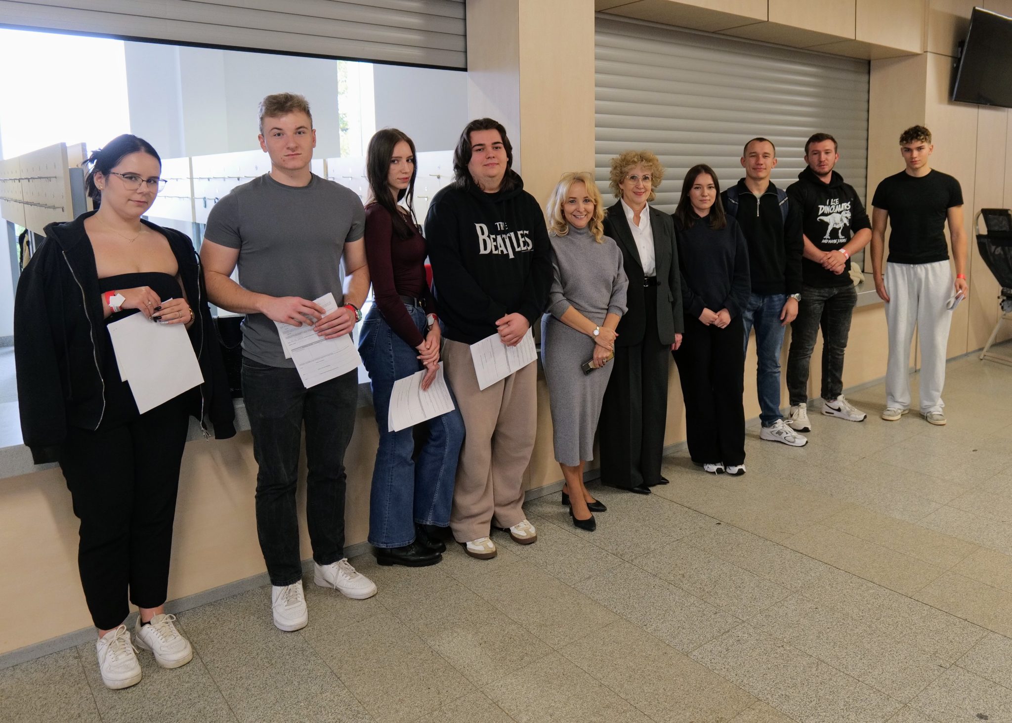 Uczestnicy akcji z prof. Beatą Wojciechowską, rektor UJK.