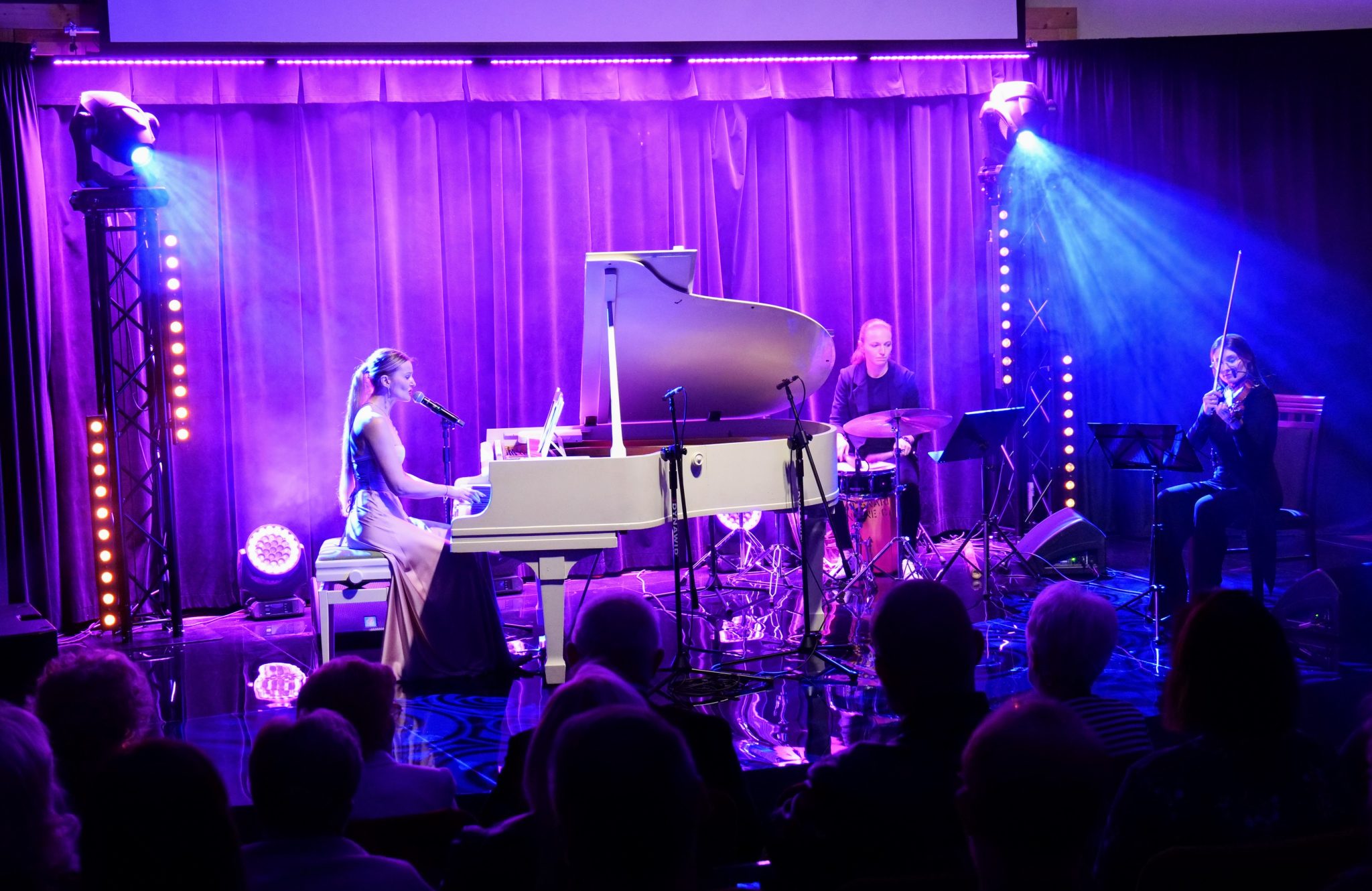 Na scenie "Szklanego Domu" w Ciekotach.