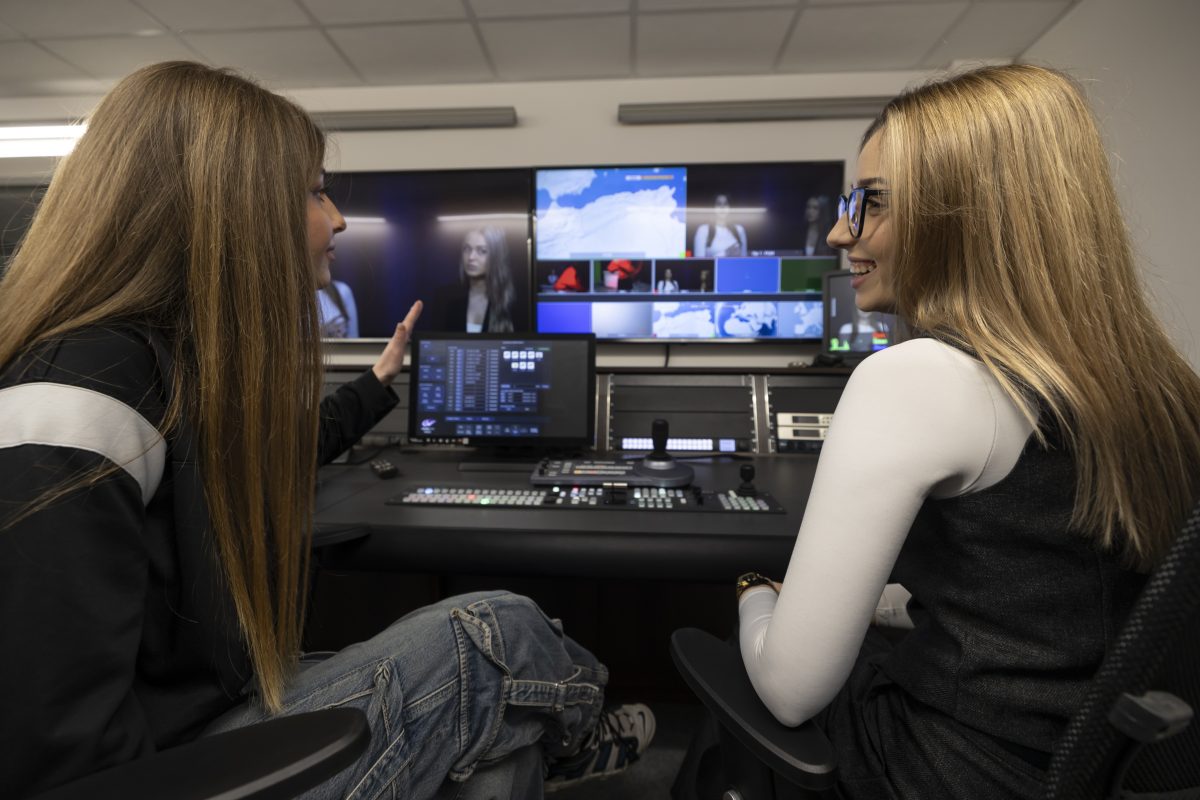 Studentki w stidiu TV