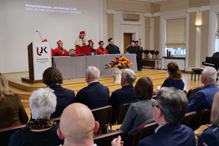 Marek Żebrowski z tytułem Doktora Honoris Causa UJK