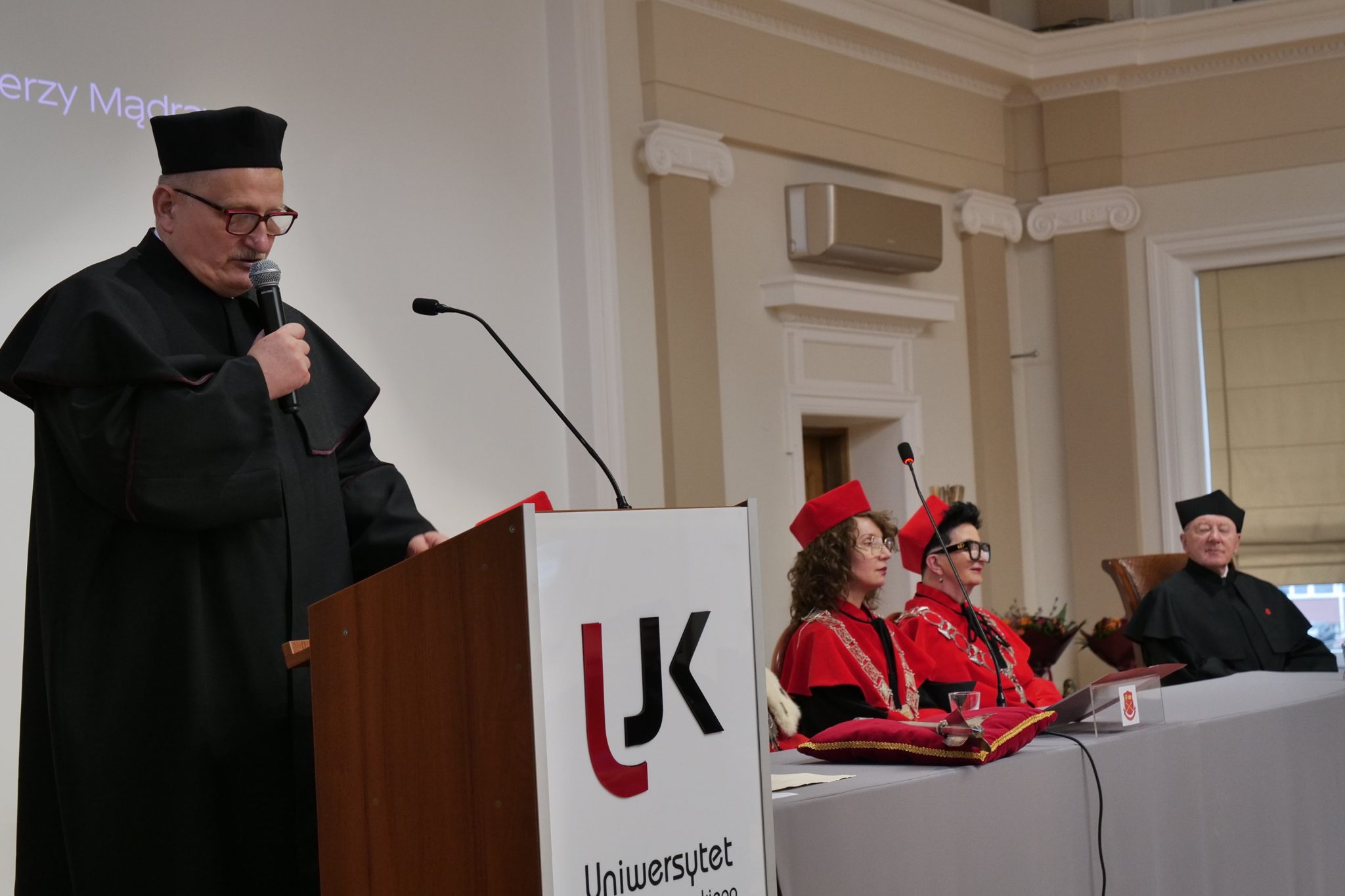 Marek Żebrowski z tytułem Doktora Honoris Causa UJK