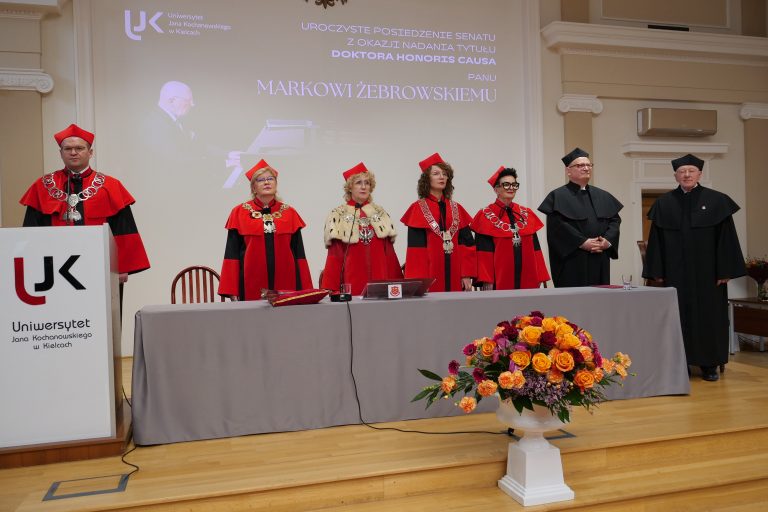 Marek Żebrowski z tytułem Doktora Honoris Causa UJK