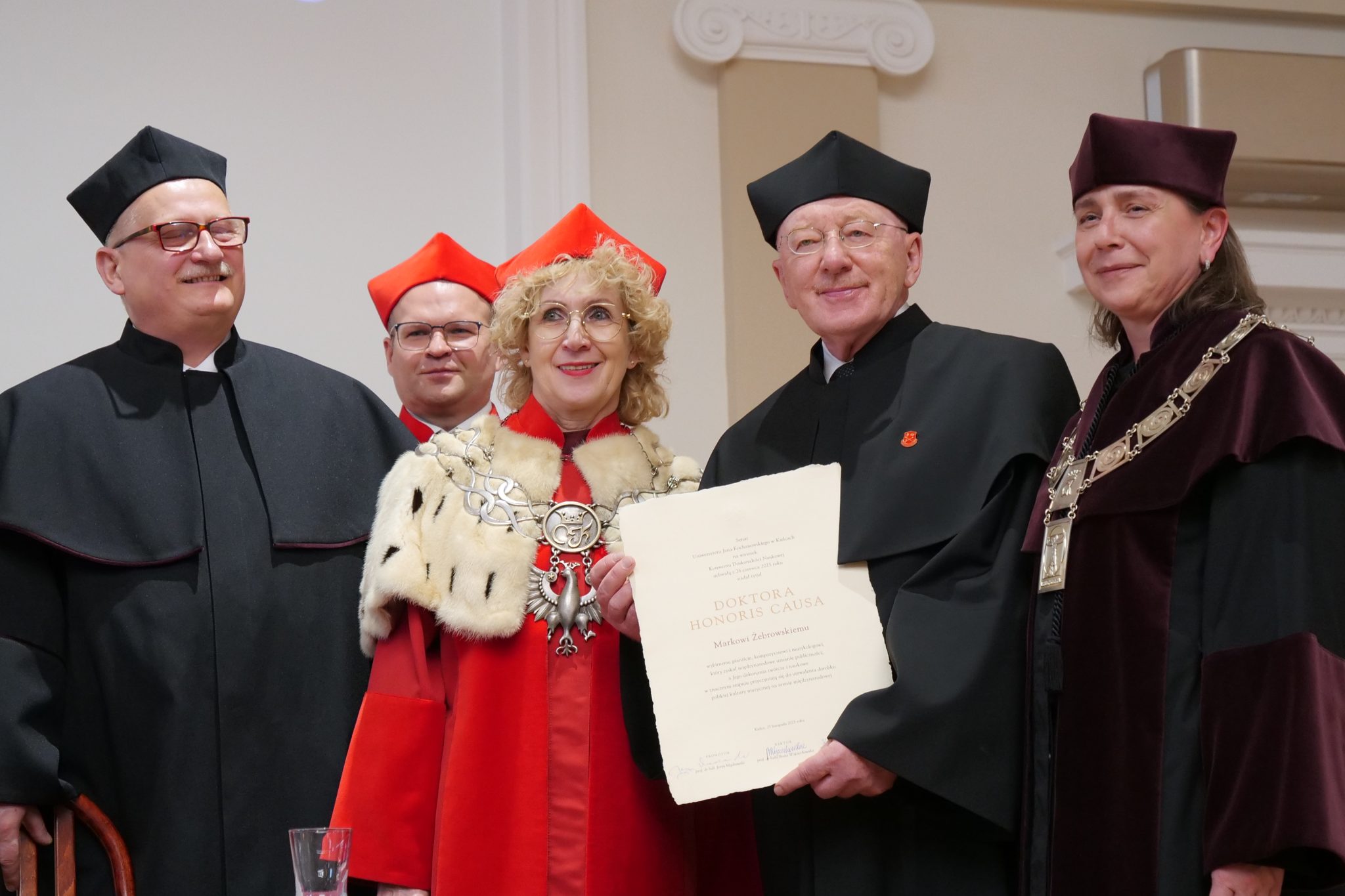 Marek Żebrowski z tytułem Doktora Honoris Causa UJK