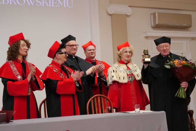 Marek Żebrowski z tytułem Doktora Honoris Causa UJK