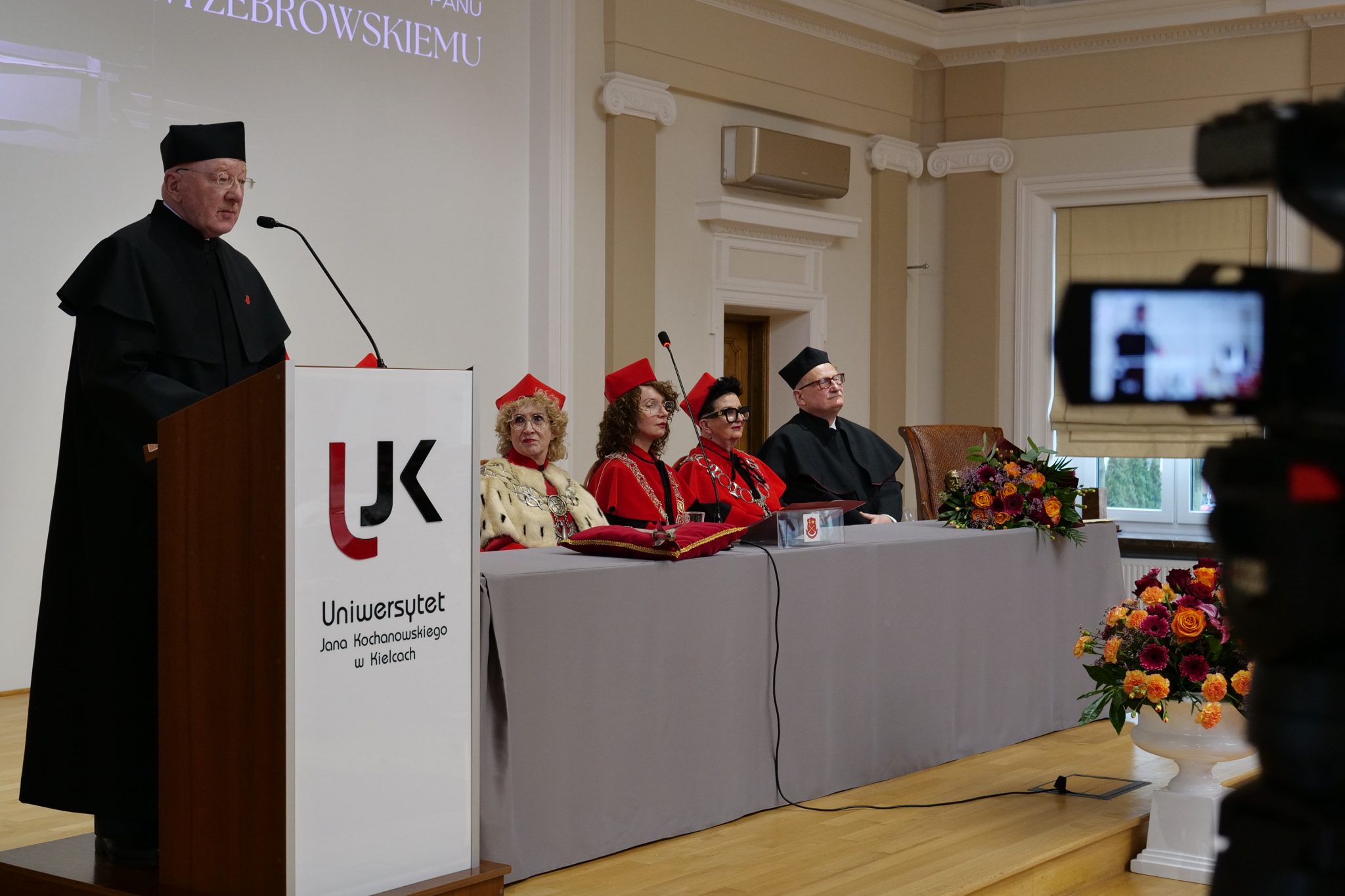 Marek Żebrowski z tytułem Doktora Honoris Causa UJK