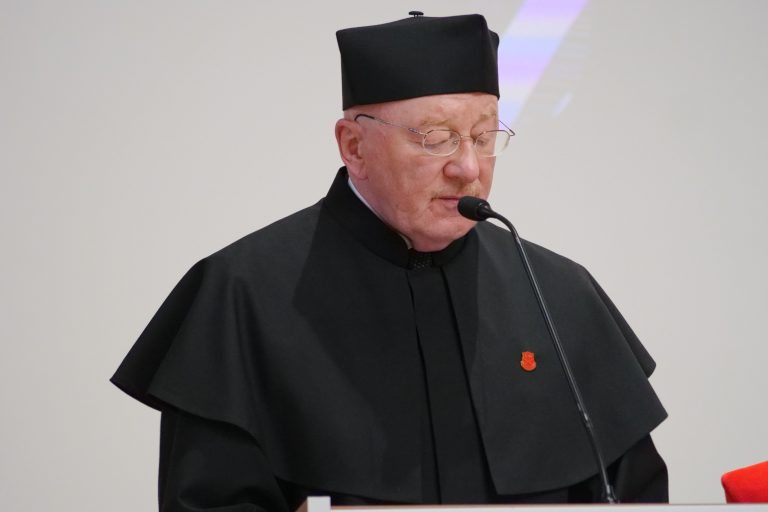 Marek Żebrowski z tytułem Doktora Honoris Causa UJK