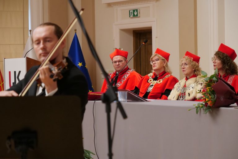 Marek Żebrowski z tytułem Doktora Honoris Causa UJK