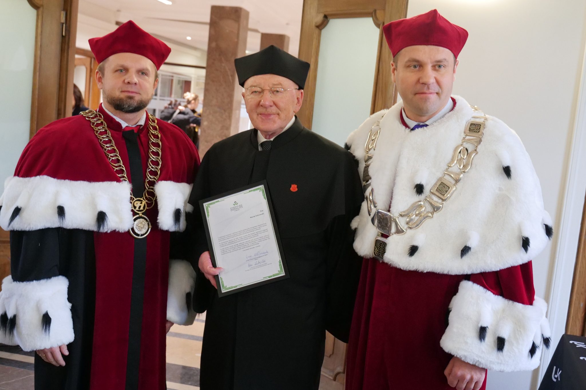 Marek Żebrowski z tytułem Doktora Honoris Causa UJK