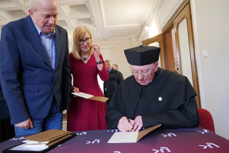 Marek Żebrowski z tytułem Doktora Honoris Causa UJK