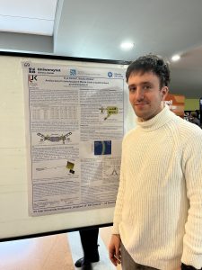 Eryk Rinaldi prezentujący swój projekt