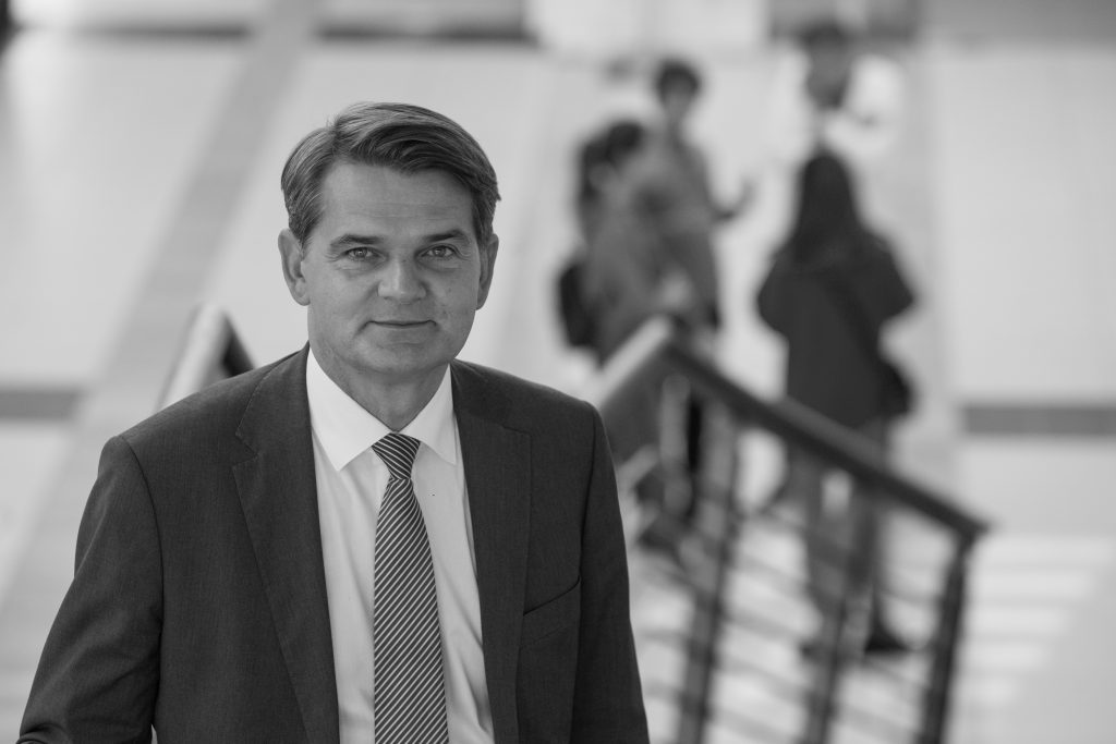 Informacja o pogrzebie śp. prof. Jacka Semaniaka [aktualizacja]