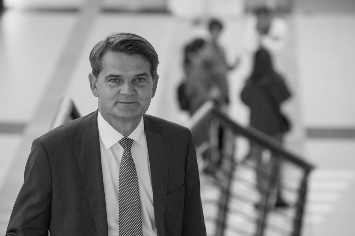 Prof. jacek Semaniak