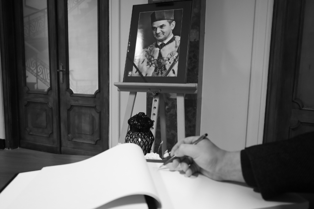 Księga kondolencyjna poświęcona pamięci prof. dr. hab. Jacka Semaniaka