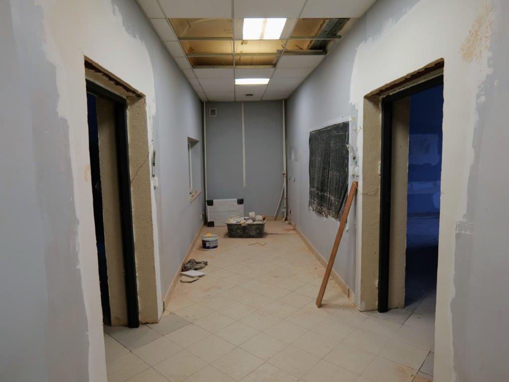 Widok remontowanego korytarza w Collegium Medicum UJK.