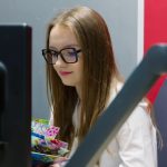 studentki SKN Elemntarni podczas nagrania słuchowiska w radiu Fraszka