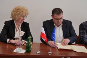 Władze UJK podczas podpisania umowy z przedstawicielami BGK