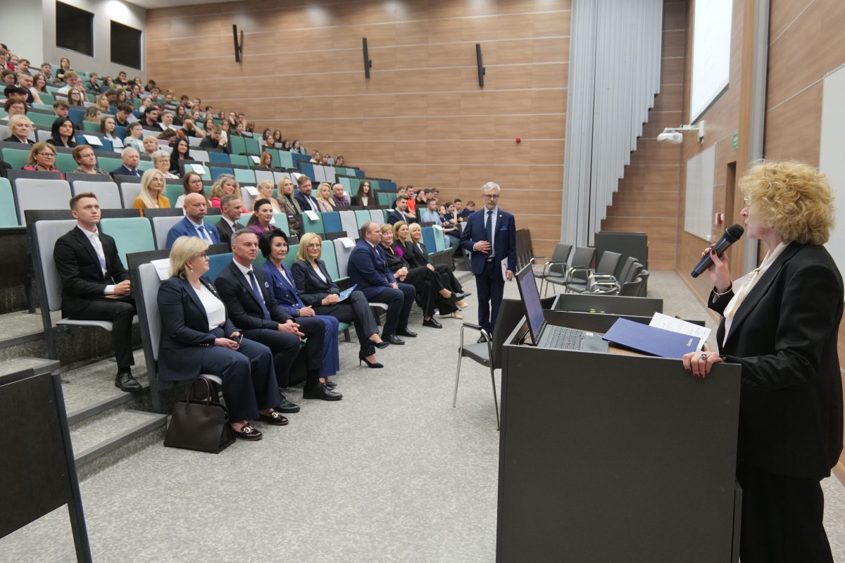 Otwarcie konferencji. Przemawia prof. Beata Wojciechowska, rektor UJK.