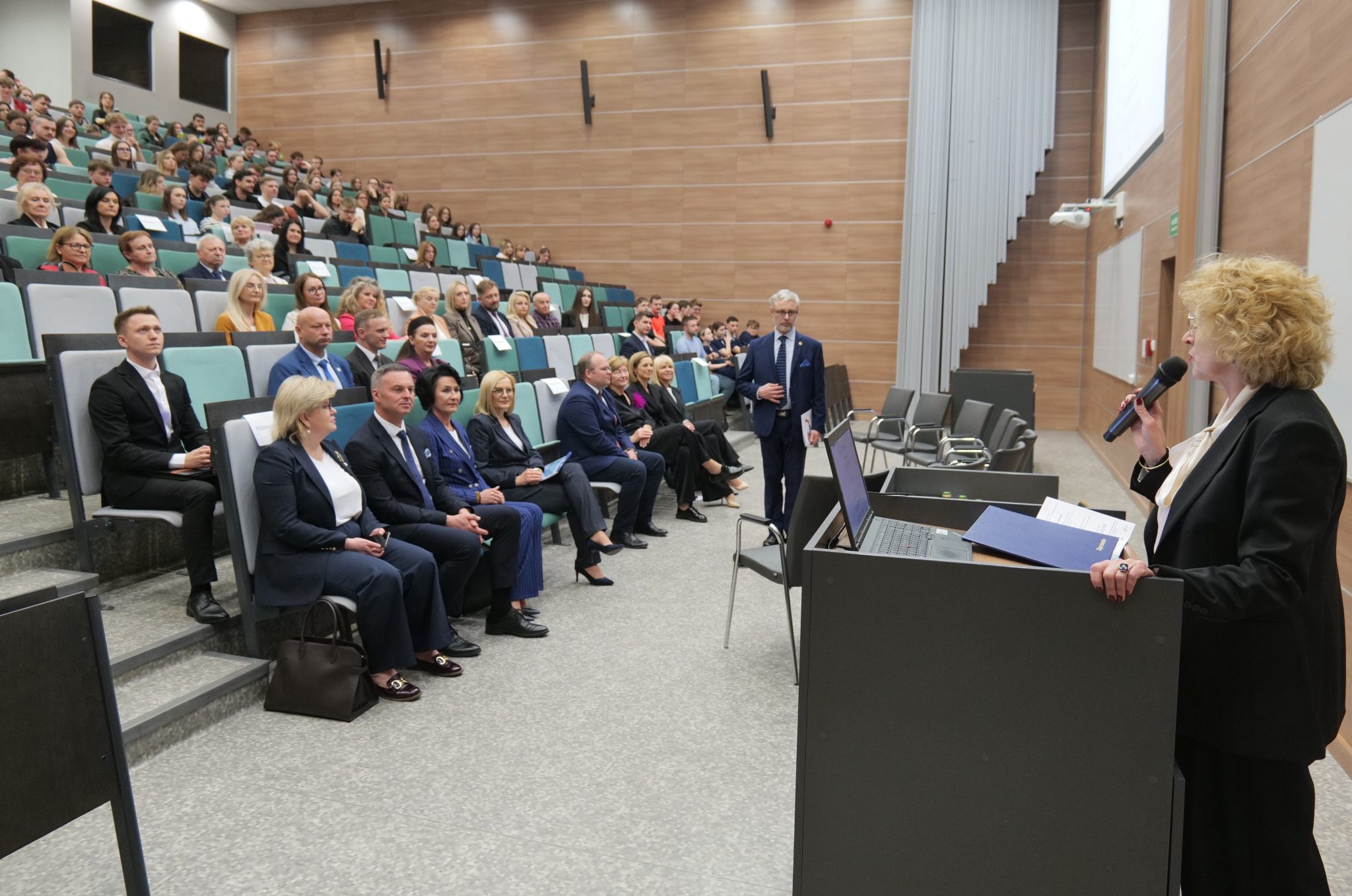 Otwarcie konferencji. Przemawia prof. Beata Wojciechowska, rektor UJK.