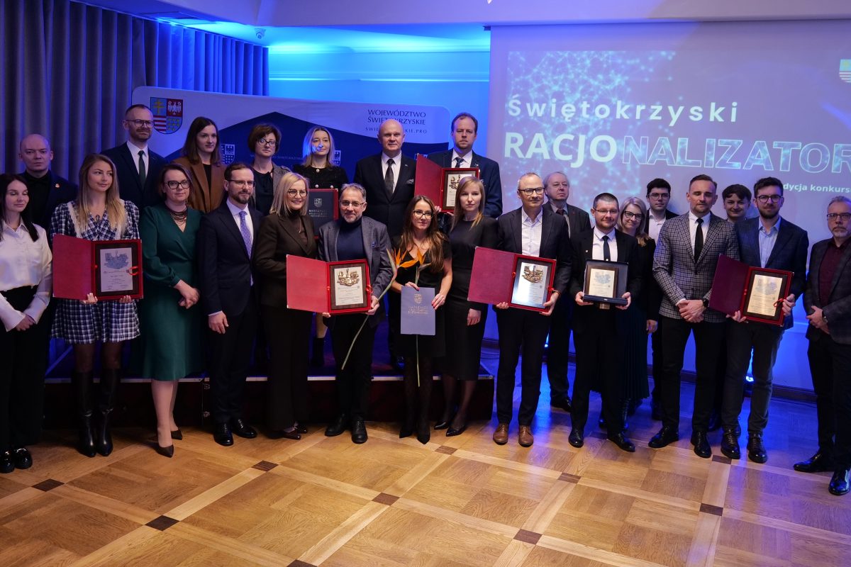 Wspólne zdjęcie laureatów konkursu.