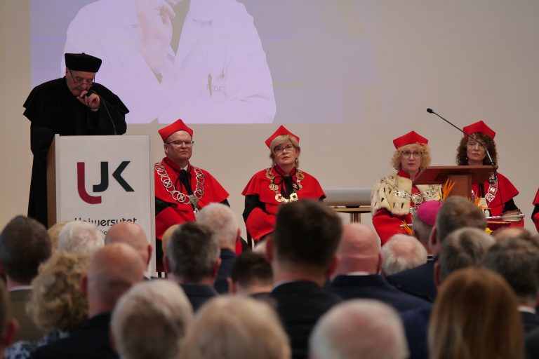 Prof. Jacek Dubiel – doktor honorowy UJK