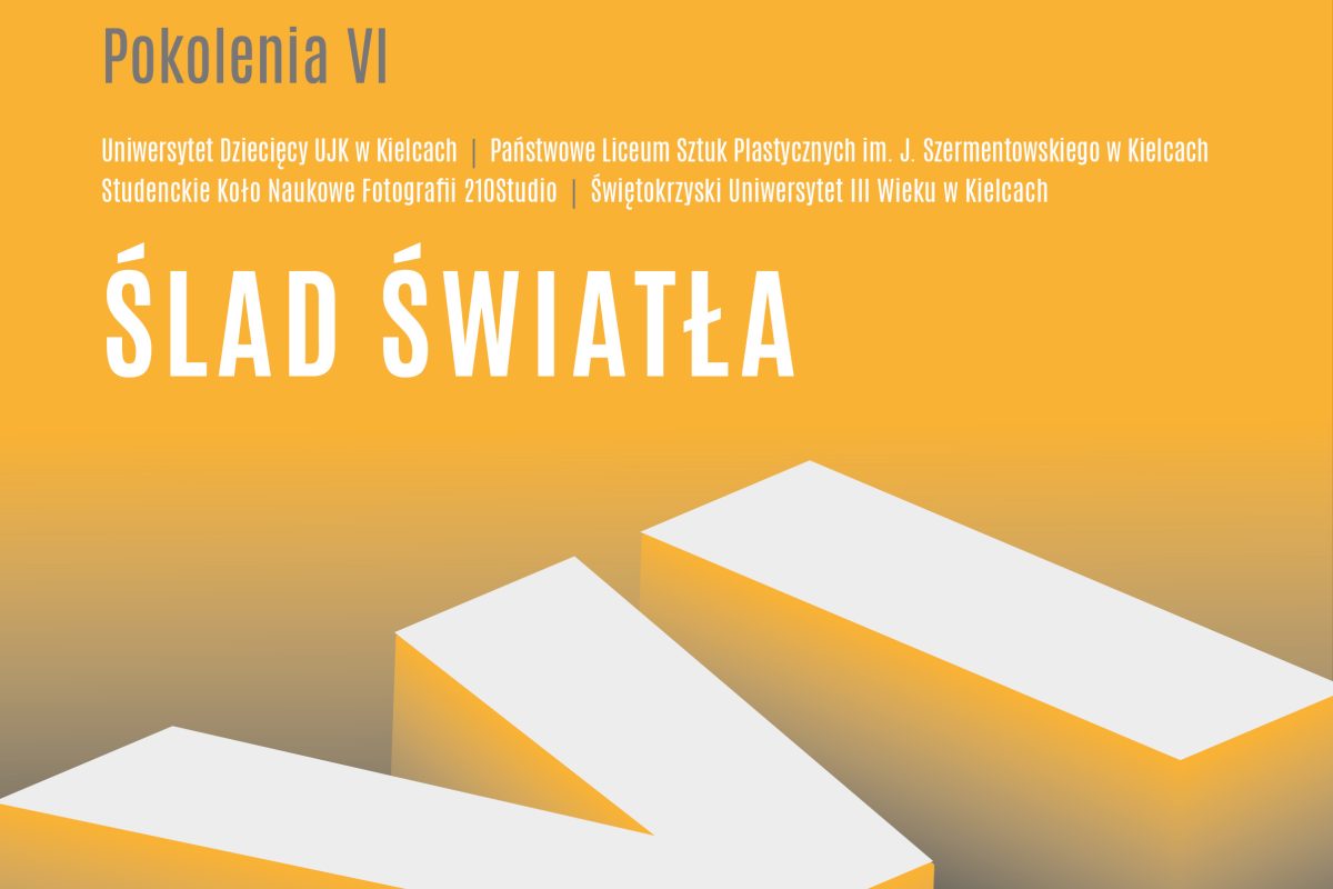 Plakat na miodowo-szarym tle zaprasza na wernisaż wystawy fotografii „Pokolenia VI. Ślad światła”. Odbędzie się on 28 maja 2026 r. o 18:00. Oprawę muzyczną zapewni Trio Flawless. Wśród organizatorów są m.in. kielecki Uniwersytet Dziecięcy UJK, PLSP, koło 210Studio i ŚUTW. W rogu widać grafikę 3D z cyfrą VI.