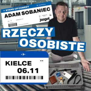 Plakat występów Stand-up Comedy Adama Sobanca pt. „Rzeczy Osobiste”. Wydarzenie w Kielcach zaplanowano na 06.11. Grafikę stylizowano na kontrolę lotniskową – komik stoi przy taśmie z pojemnikiem na rzeczy osobiste, a obok widnieją bilet lotniczy i zawieszka bagażowa.